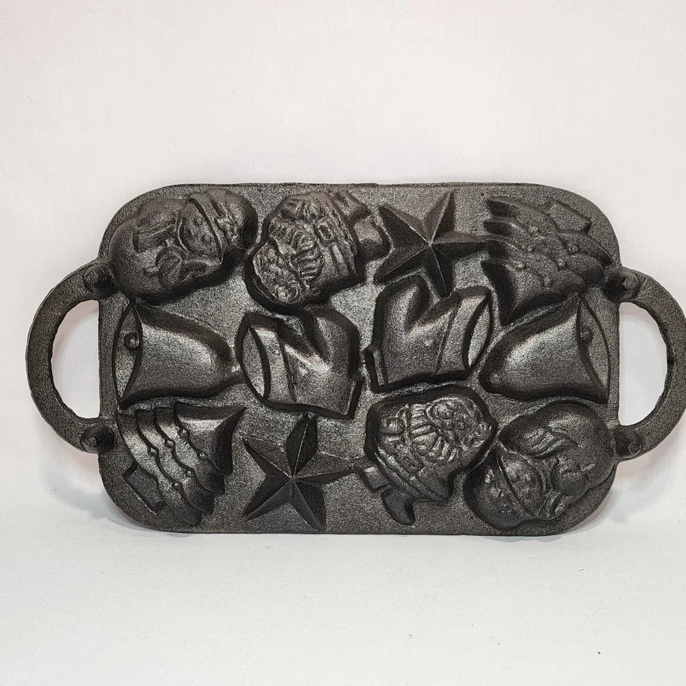 Vintage Style Cast Iron Christmas Holiday 12 Mold Muffin Cornbread Baking Pan